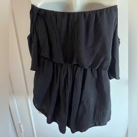 Off the shoulder black romper - Picture 3 of 3
